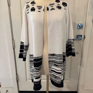 Chico's Travelers Black White multi pattern scrunchy longer length Cardigan sz 1